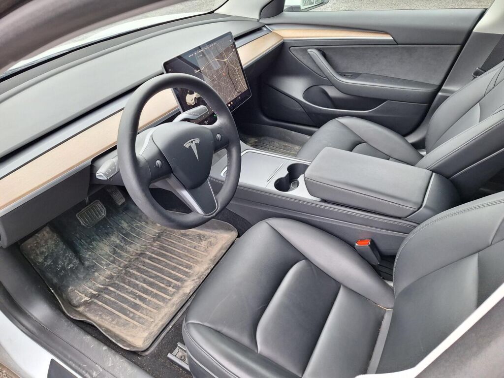 Tesla Model 3 2021 Valkoinen