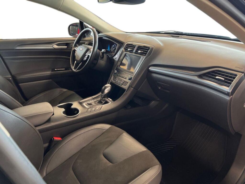 Ford Mondeo 2020 Musta
