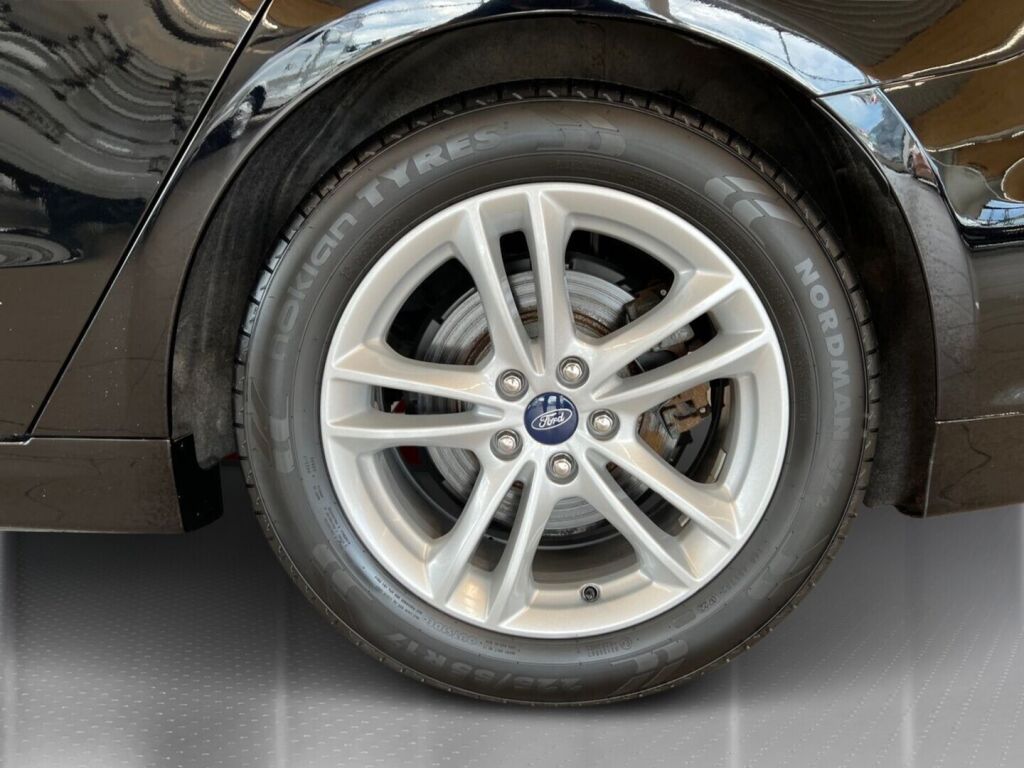 Ford Mondeo 2020 Musta