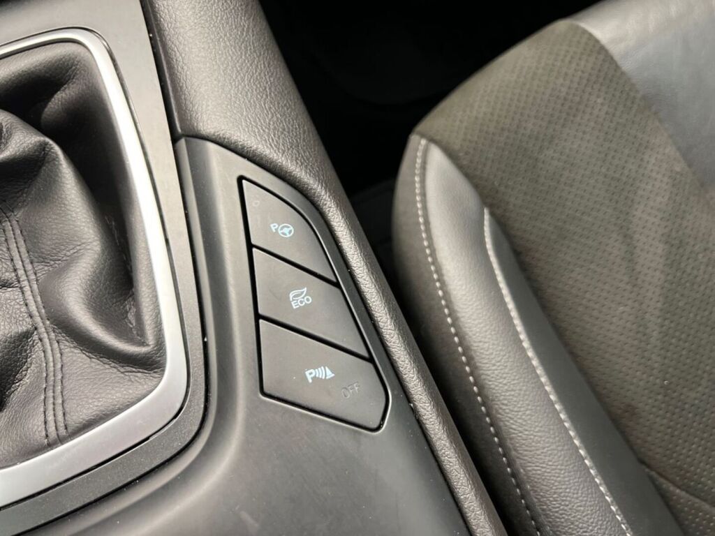 Ford Mondeo 2020 Musta