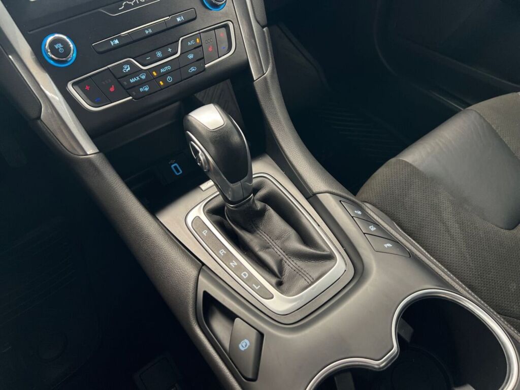 Ford Mondeo 2020 Musta