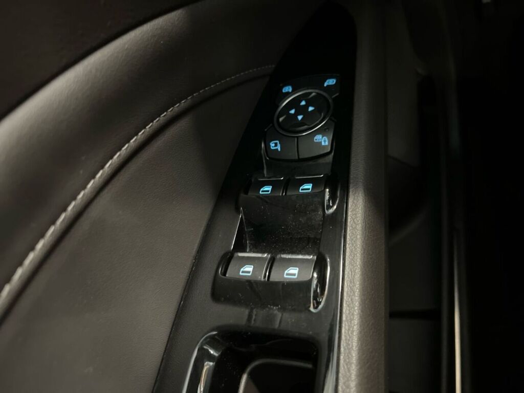 Ford Mondeo 2020 Musta
