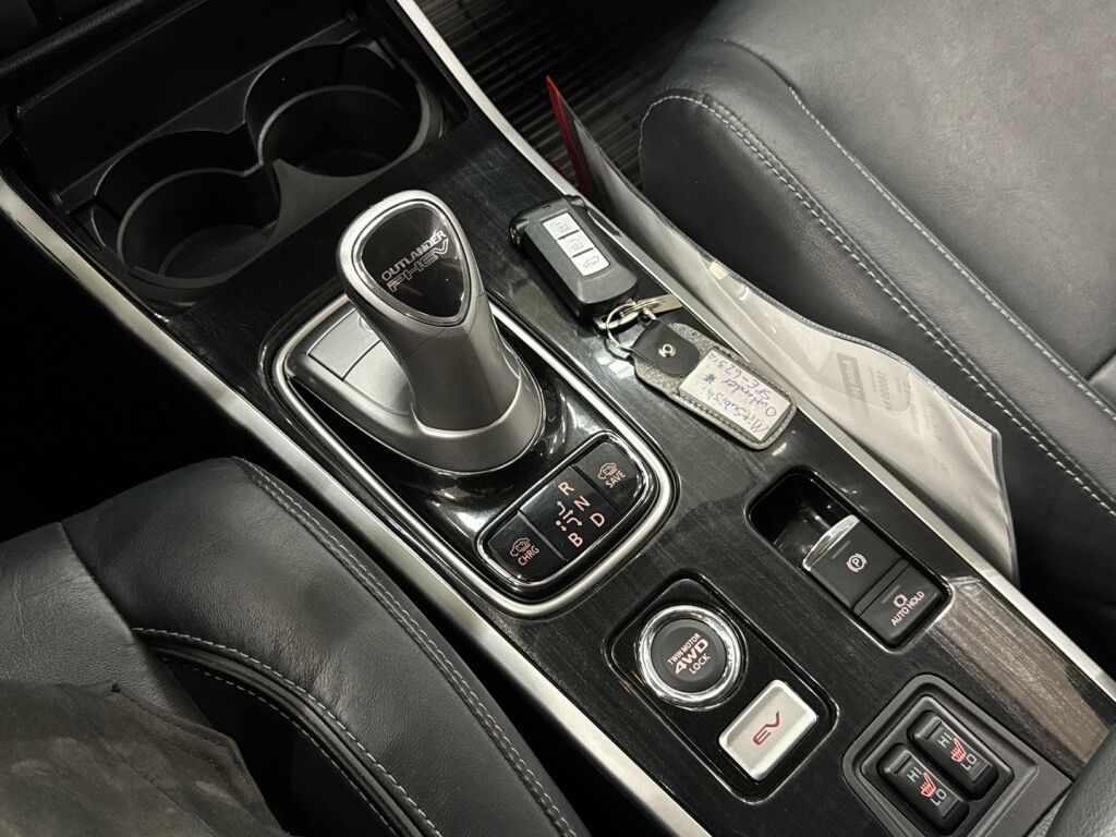 Mitsubishi Outlander PHEV 2018 Valkoinen