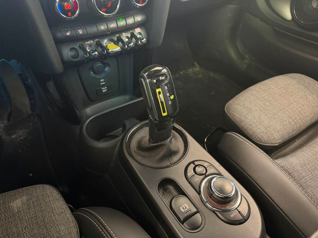 Mini Hatchback 2022 Sininen