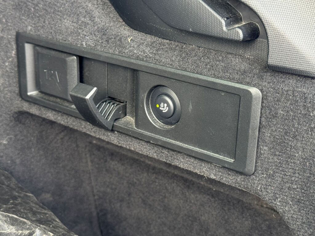 BMW 330 2021 Musta