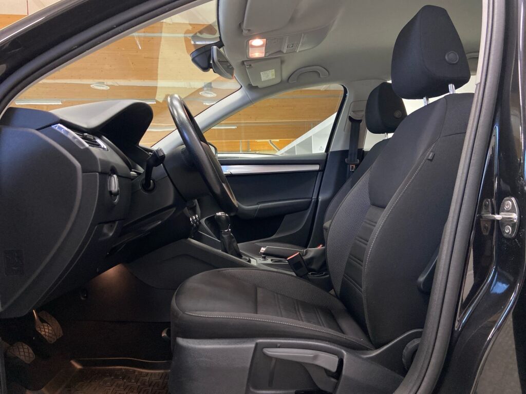 Skoda Octavia 2020 Musta