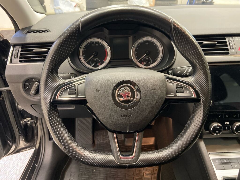 Skoda Octavia 2020 Musta
