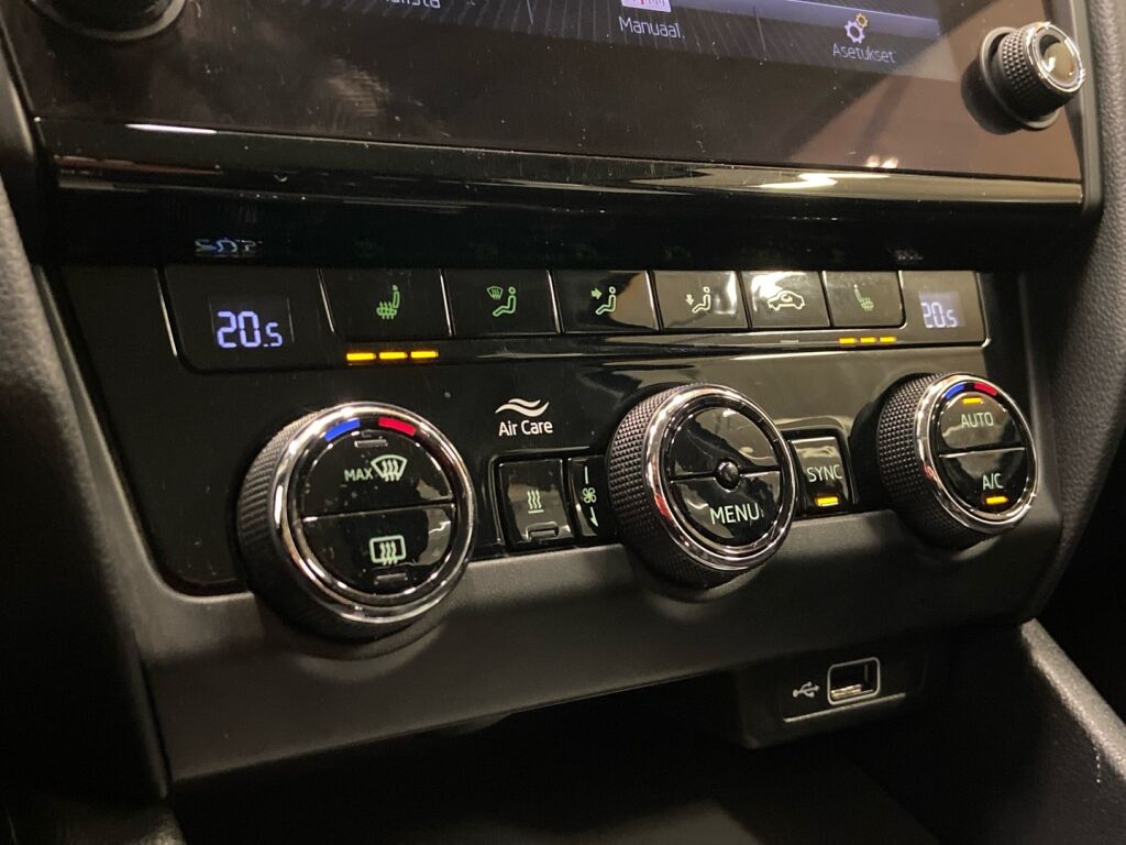 Skoda Octavia 2020 Musta