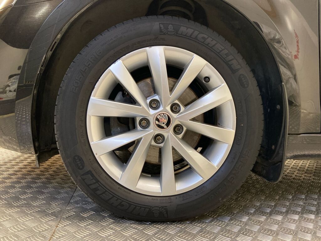 Skoda Octavia 2020 Musta