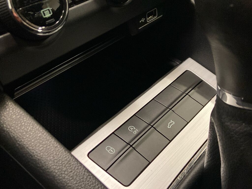 Skoda Octavia 2020 Musta