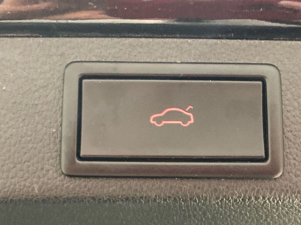 Skoda Octavia 2020 Musta