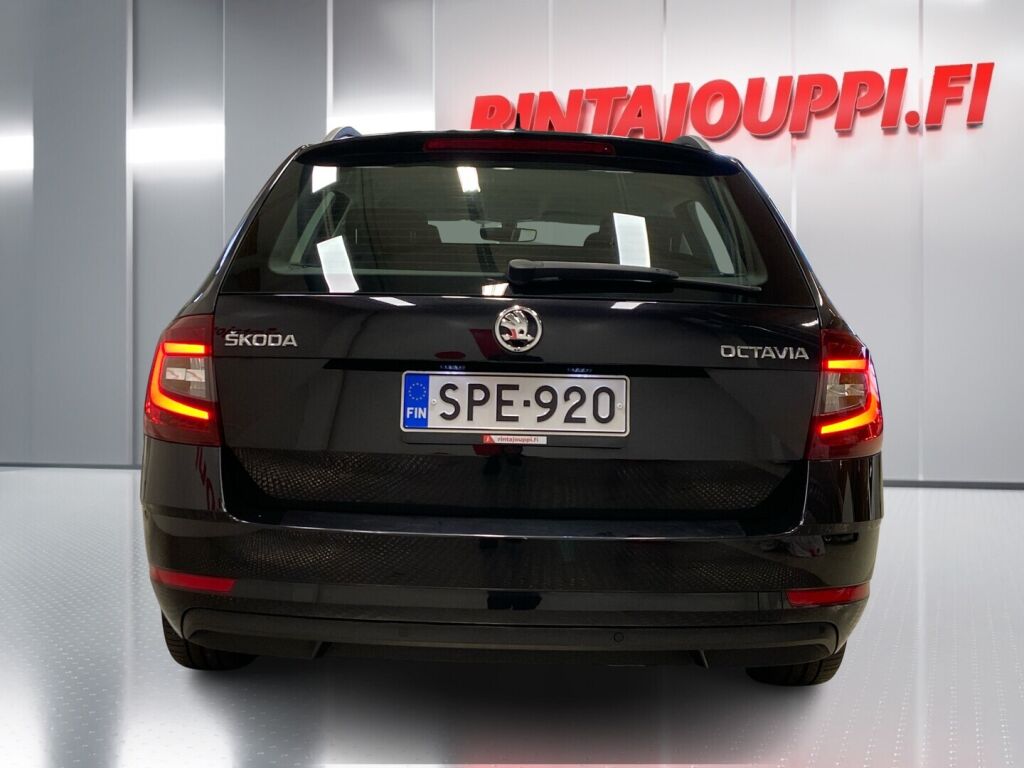 Skoda Octavia 2020 Musta