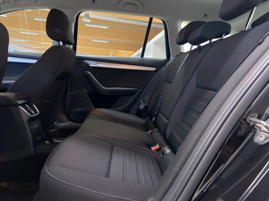 Skoda Octavia 2020 Musta