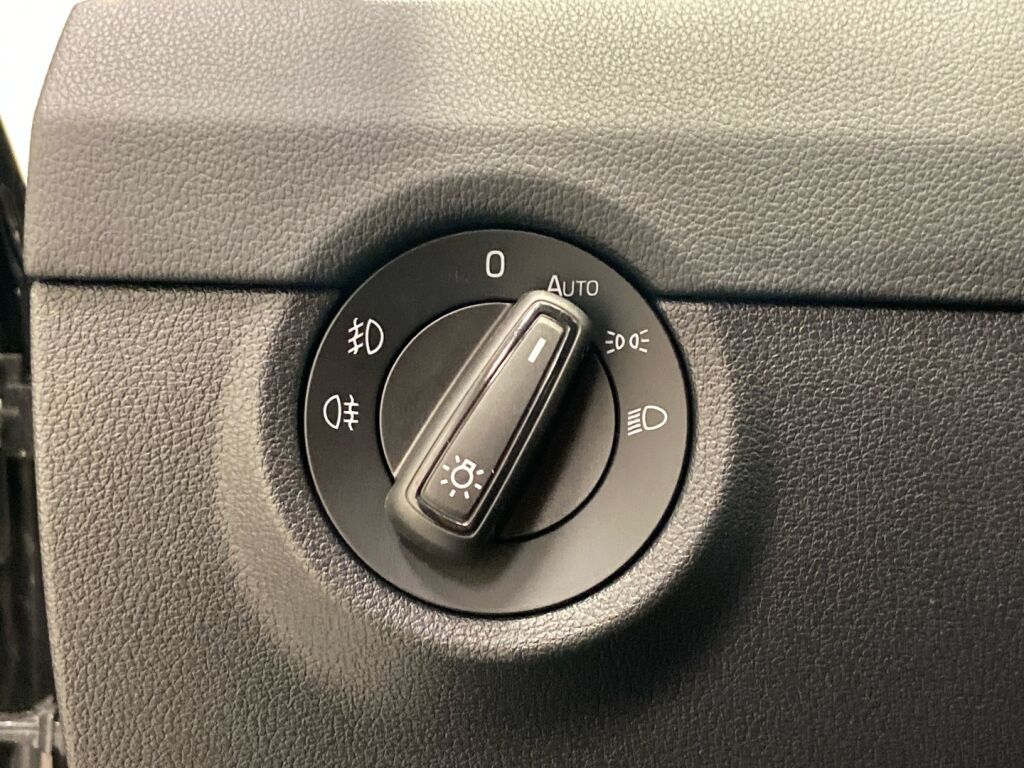 Skoda Octavia 2020 Musta