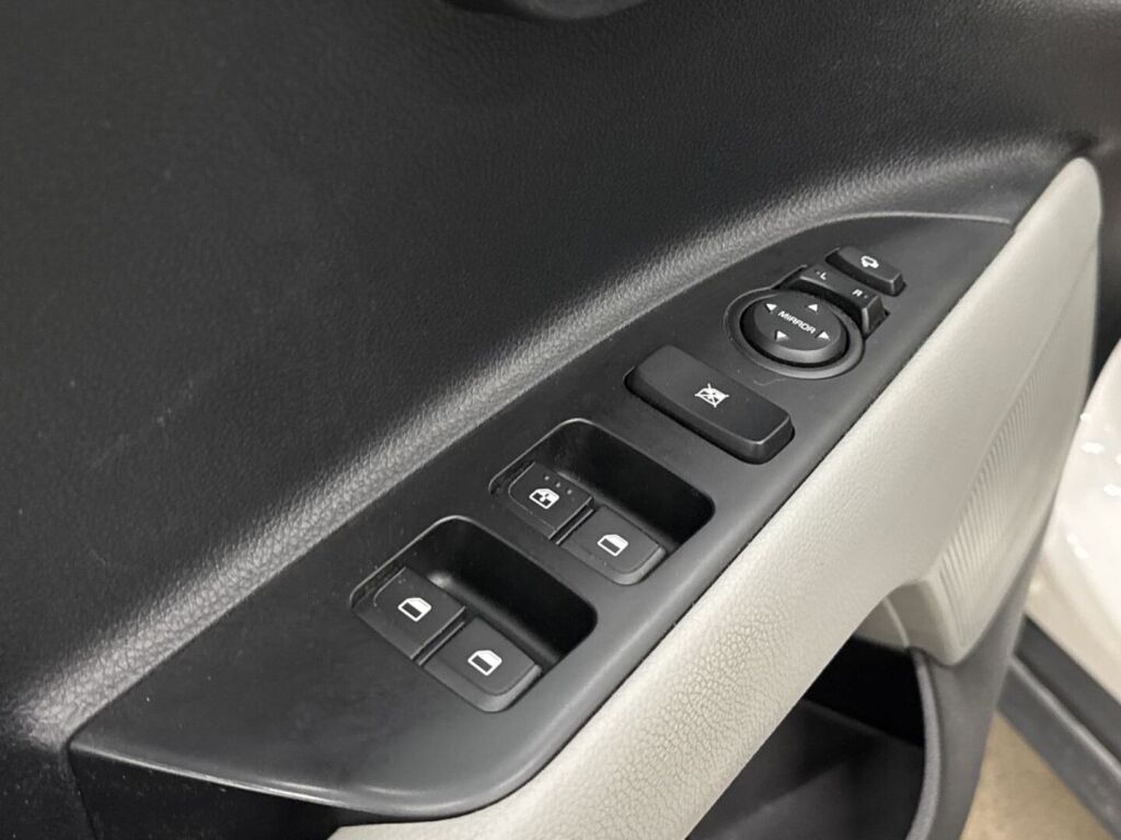 Kia Stonic 2023 Valkoinen