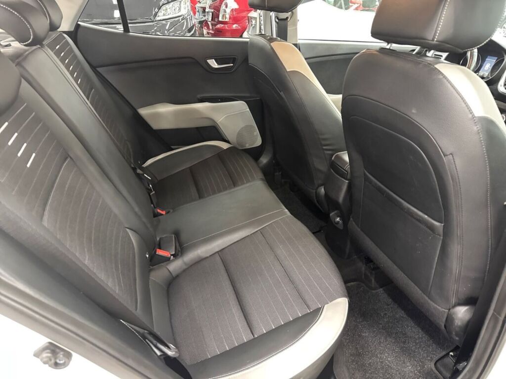 Kia Stonic 2023 Valkoinen