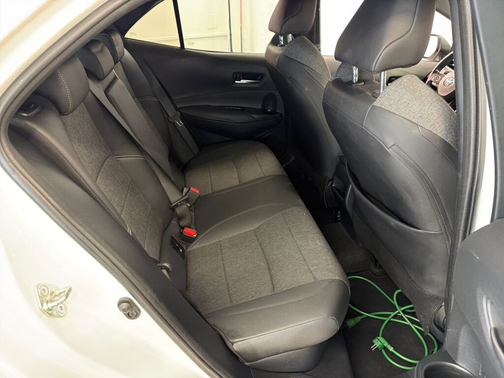 Toyota Corolla 2023 Valkoinen