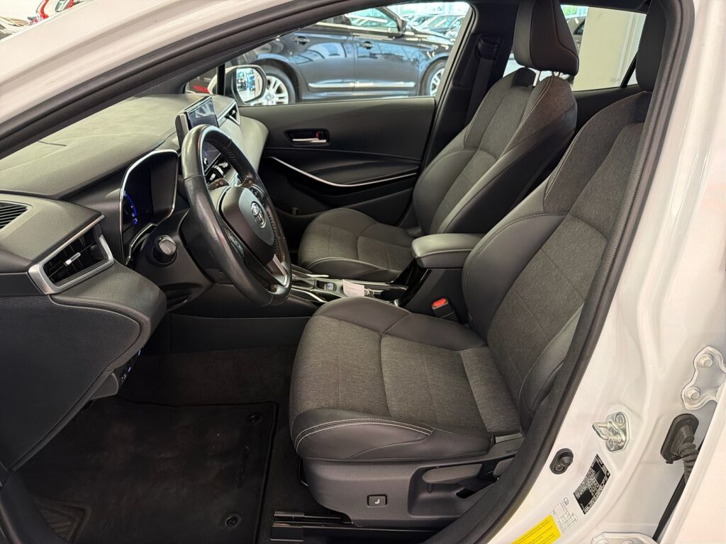 Toyota Corolla 2023 Valkoinen