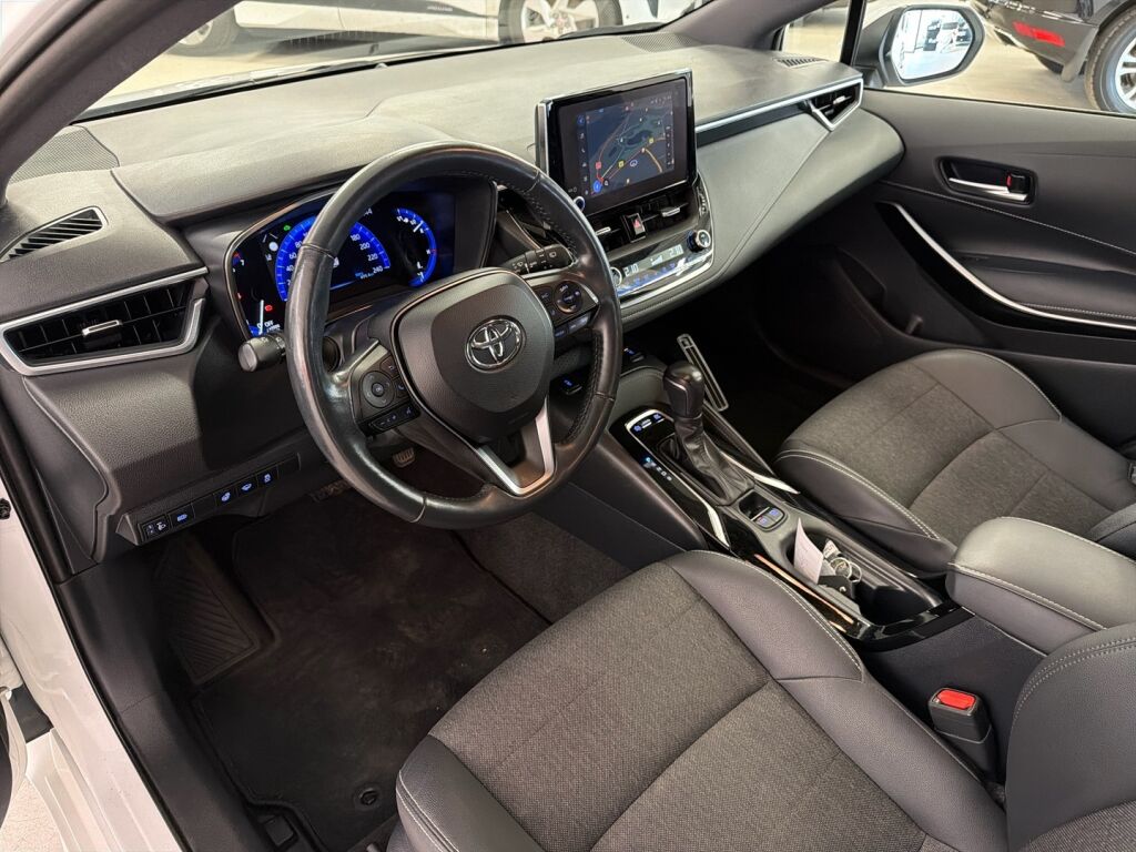 Toyota Corolla 2023 Valkoinen
