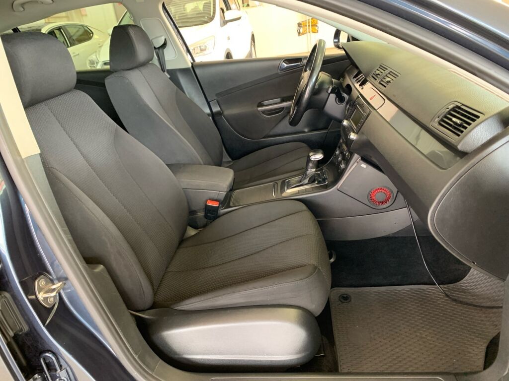 Volkswagen Passat 2006 Sininen
