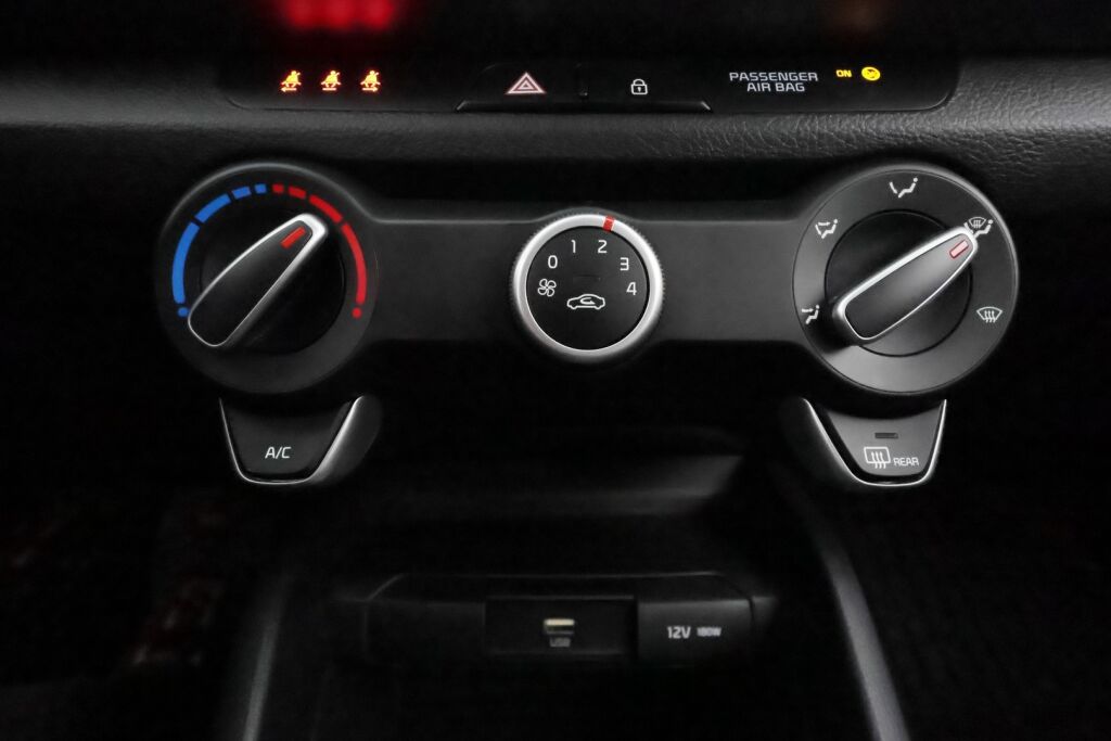 Kia Rio 2024 Sininen