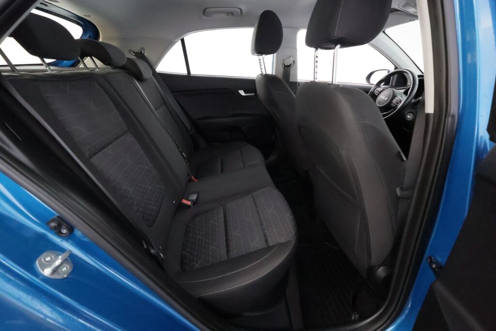 Kia Rio 2024 Sininen