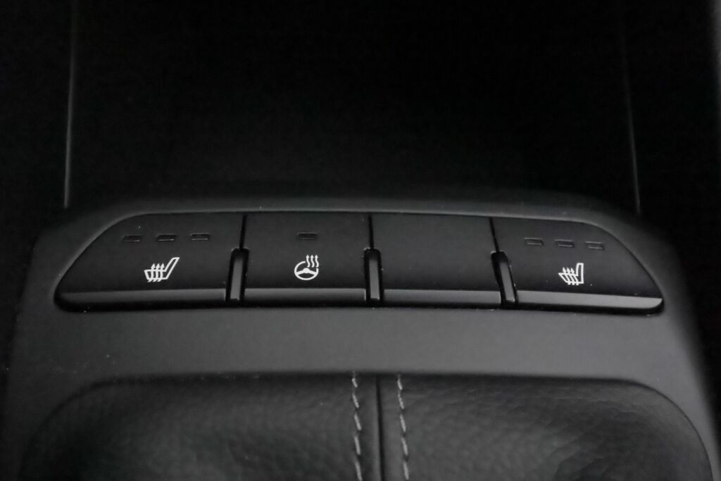 Kia Rio 2024 Sininen