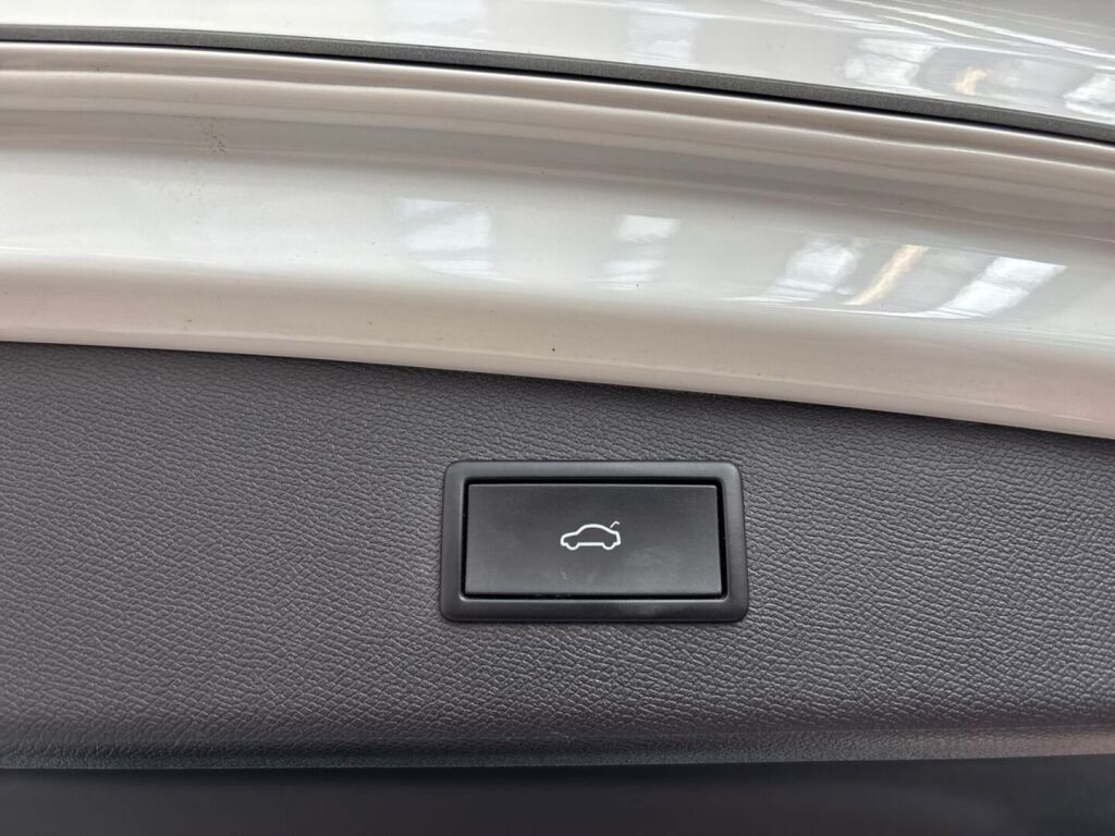 Cupra Leon Sportstourer 2023 Valkoinen