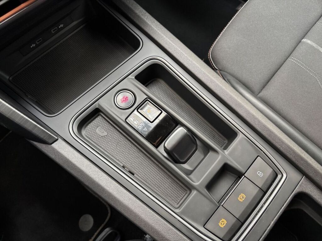 Cupra Leon Sportstourer 2023 Valkoinen