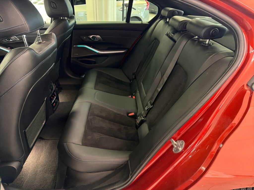 BMW 330 2020 Oranssi