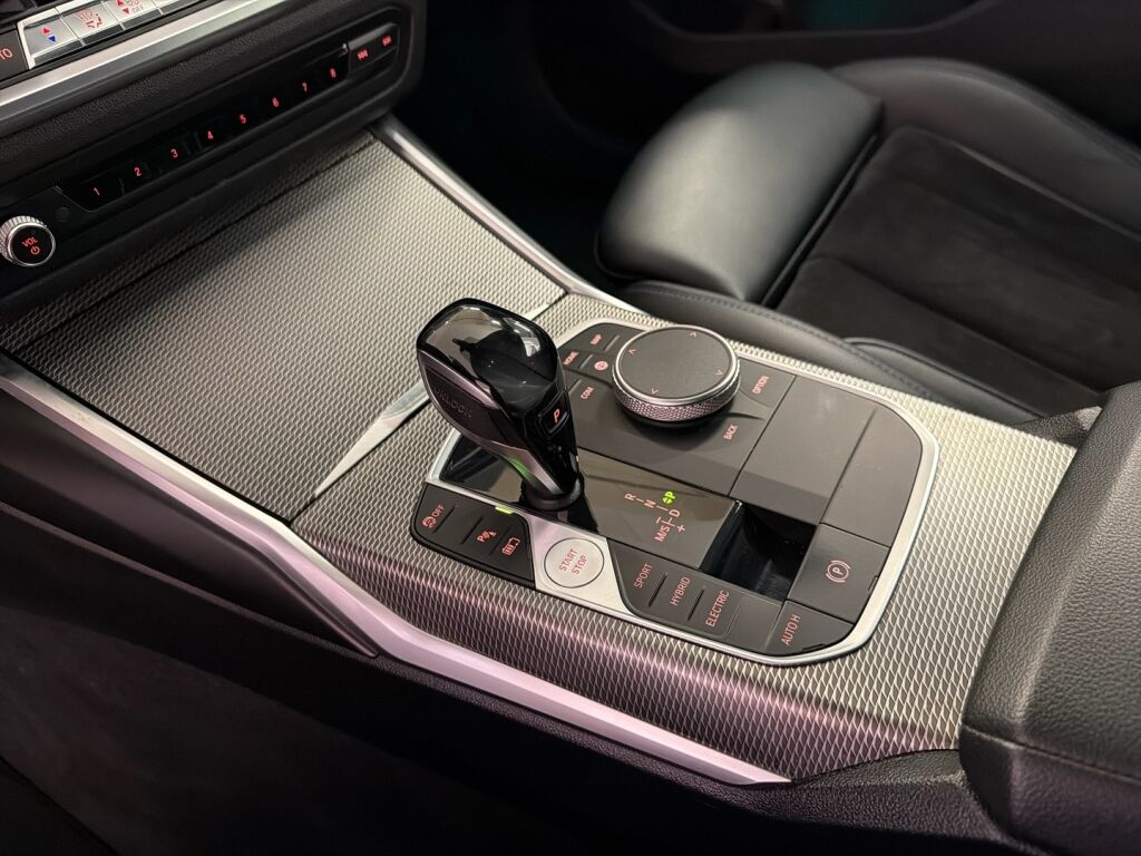 BMW 330 2020 Oranssi