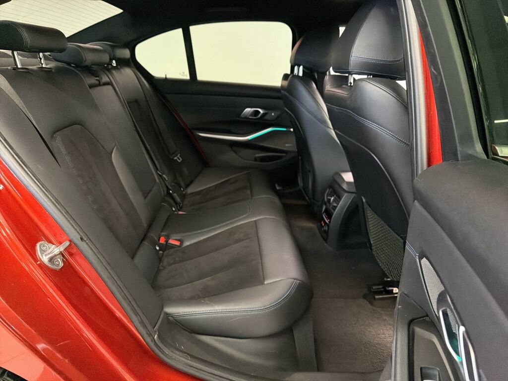 BMW 330 2020 Oranssi