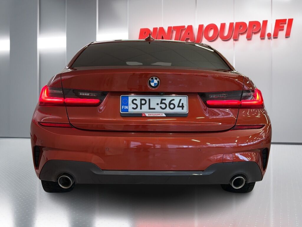 BMW 330 2020 Oranssi