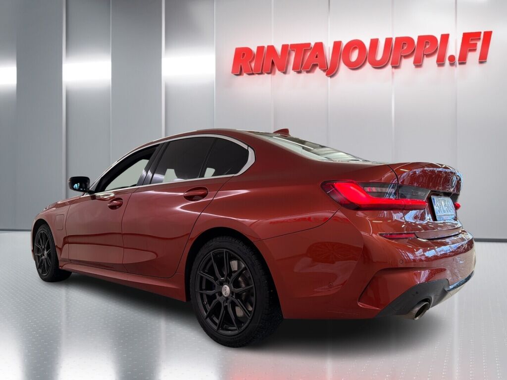 BMW 330 2020 Oranssi