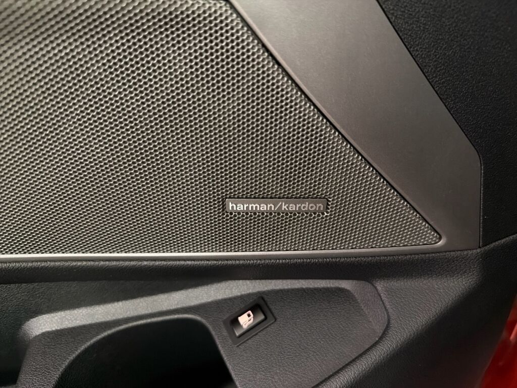 BMW 330 2020 Oranssi