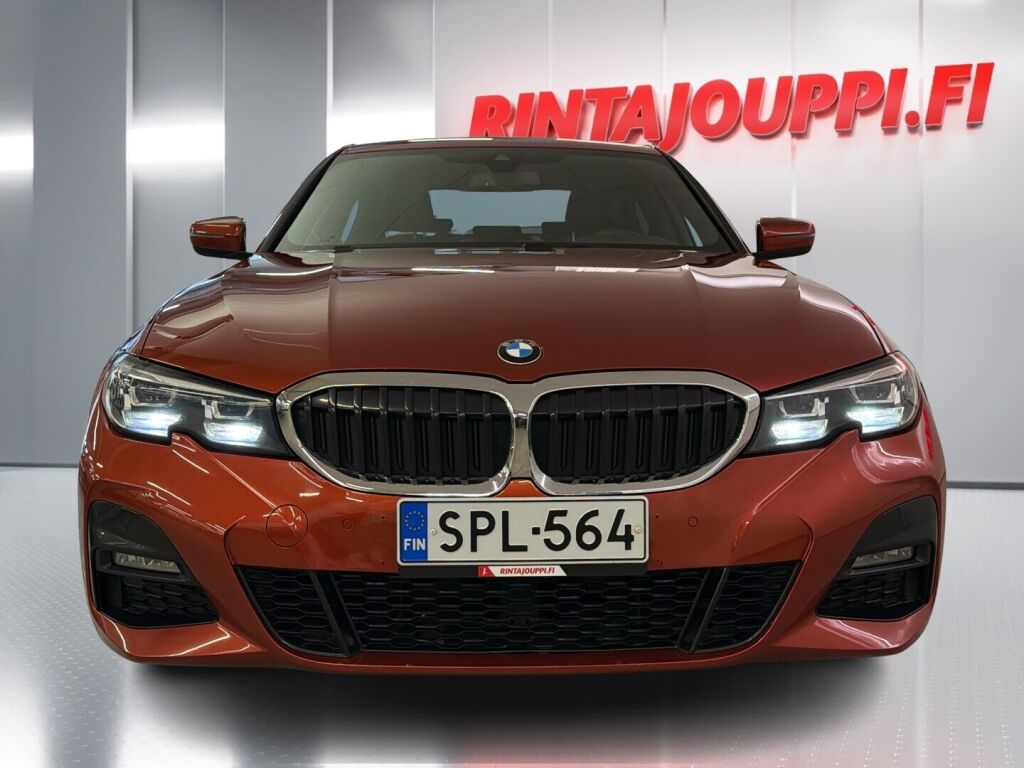 BMW 330 2020 Oranssi