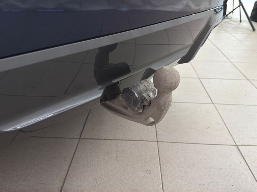 BMW i4 2022 Sininen
