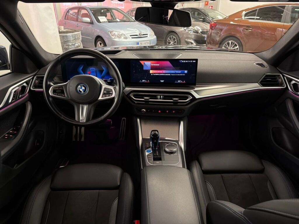 BMW i4 2022 Sininen