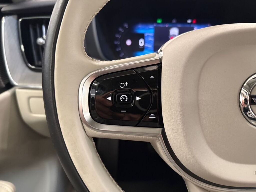 Volvo XC60 2024 Harmaa