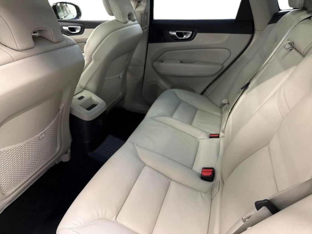 Volvo XC60 2024 Harmaa