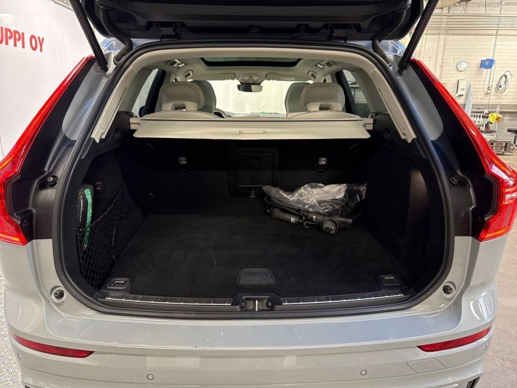 Volvo XC60 2024 Harmaa
