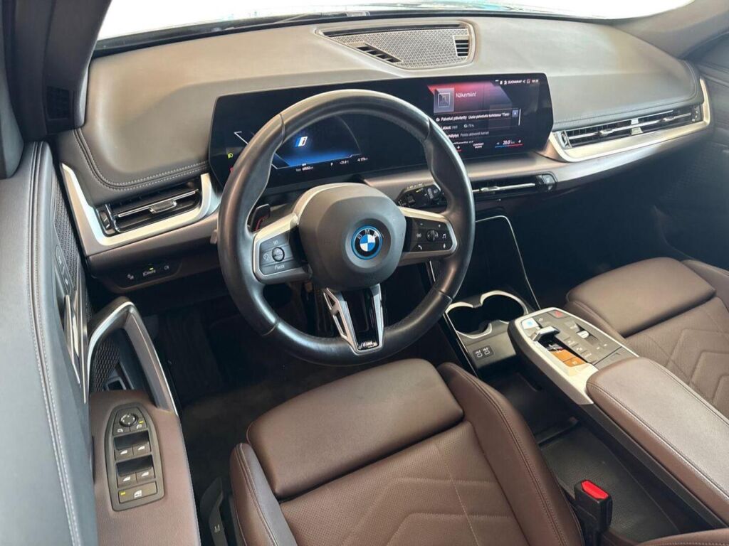 BMW iX1 2023 Vihreä