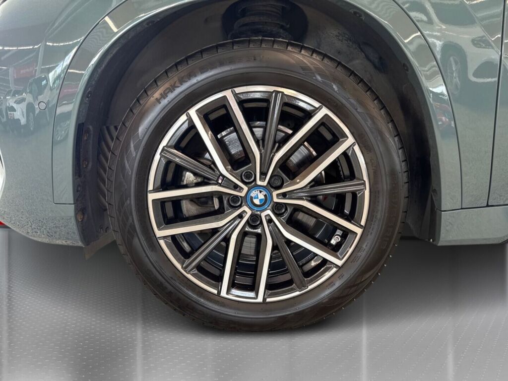 BMW iX1 2023 Vihreä