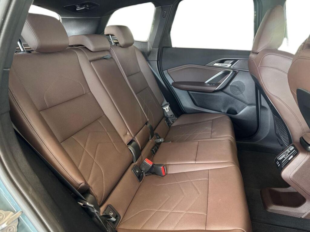 BMW iX1 2023 Vihreä