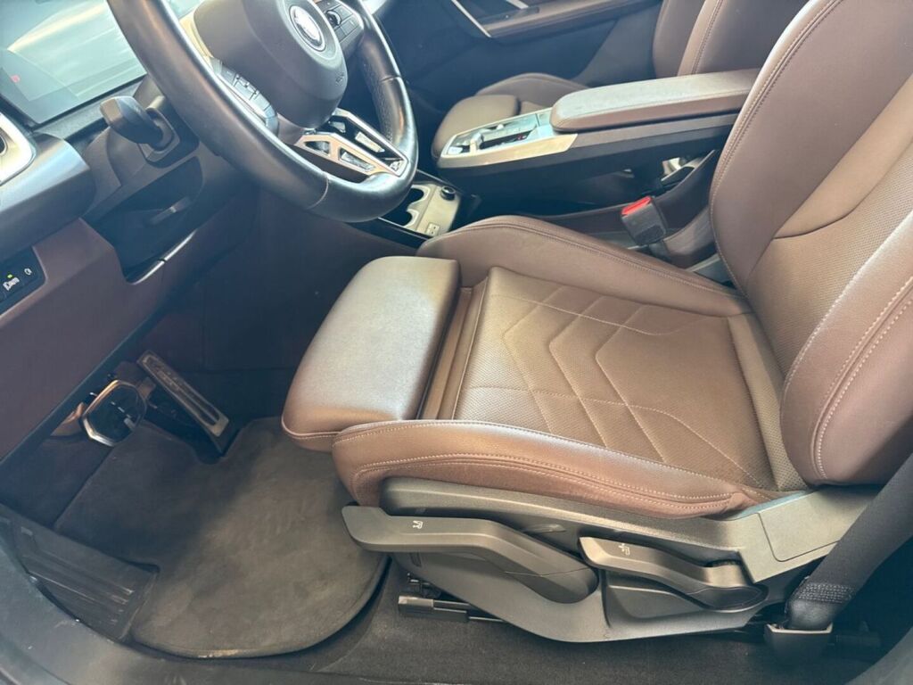 BMW iX1 2023 Vihreä