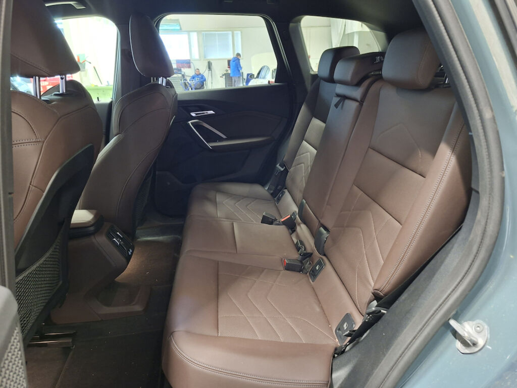 BMW iX1 2023 Vihreä