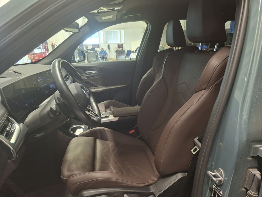BMW iX1 2023 Vihreä