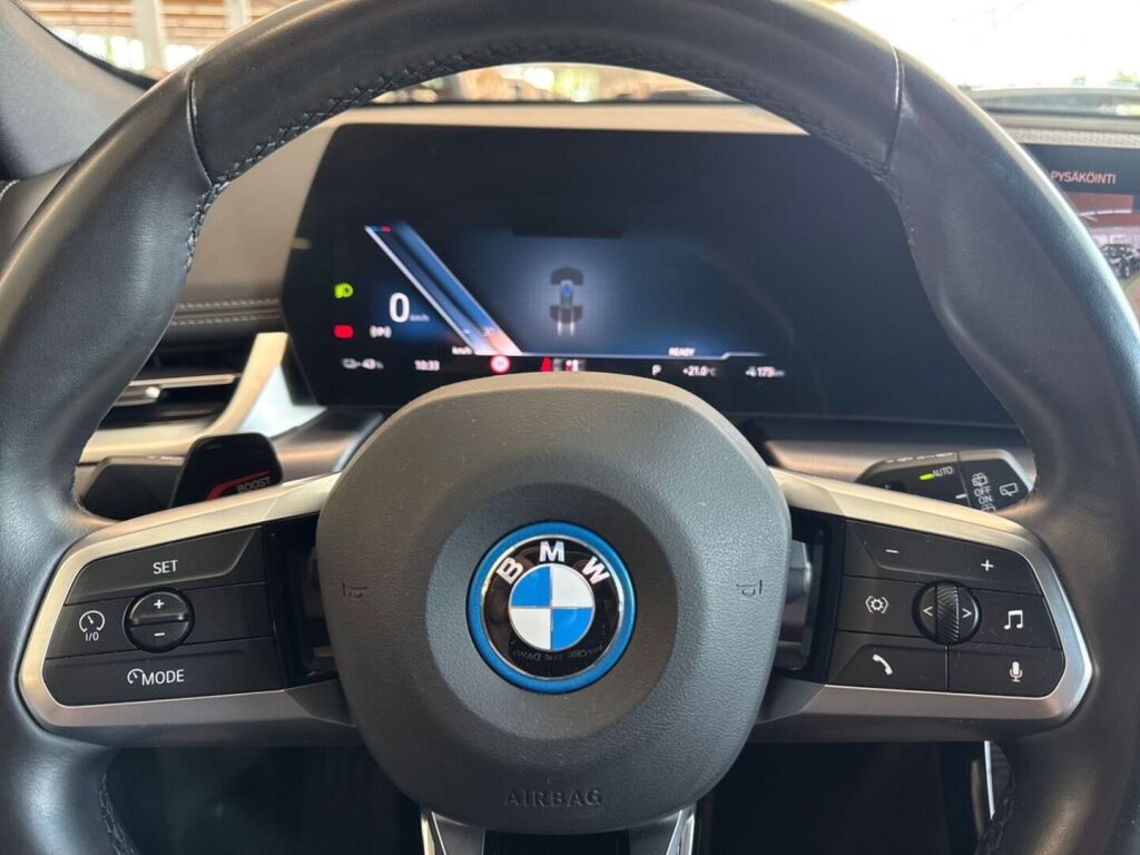 BMW iX1 2023 Vihreä