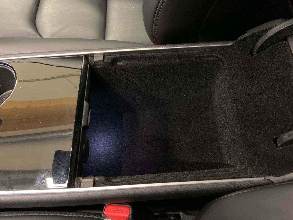 Tesla Model 3 2019 Valkoinen