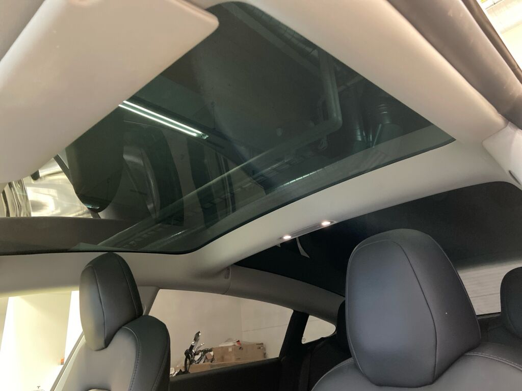 Tesla Model 3 2019 Valkoinen